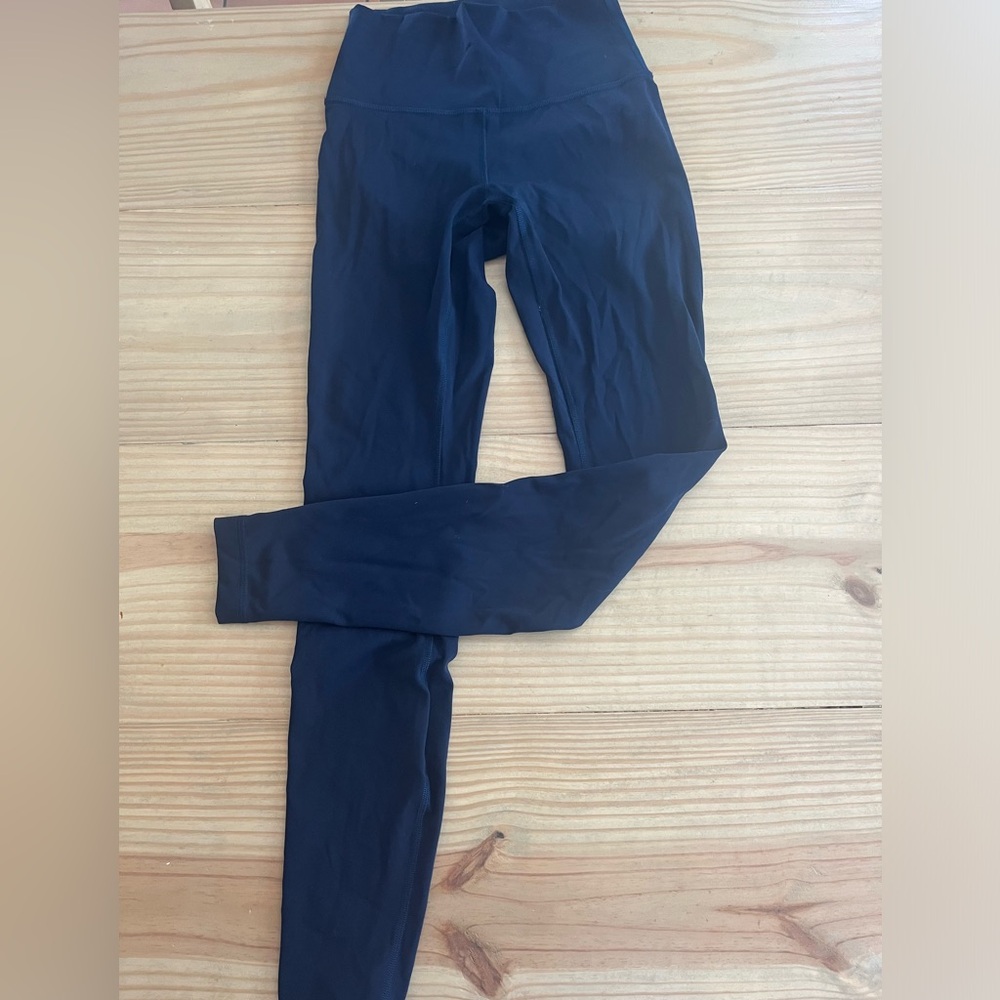 Lululemon wunder under leggings in navy blue size 4